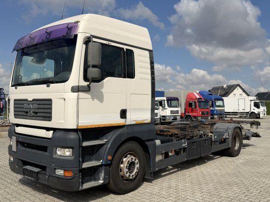 MAN RGA 18.400 Euro 5 Abrollkipper - Мултилифт с кука камион: снимка 2 MAN RGA 18.400 Euro 5 Abrollkipper - Мултилифт с кука камион: снимка 2