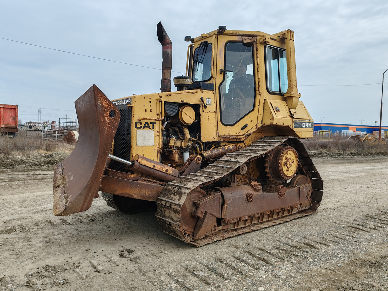 Caterpillar D4H - Булдозер: снимка 1 Caterpillar D4H - Булдозер: снимка 1