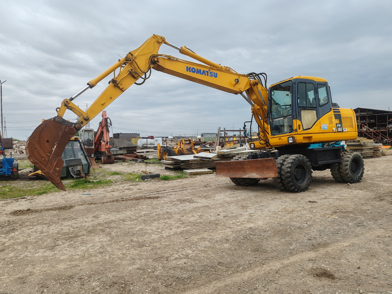 Komatsu PW140-7 - Колесен багер: снимка 1 Komatsu PW140-7 - Колесен багер: снимка 1