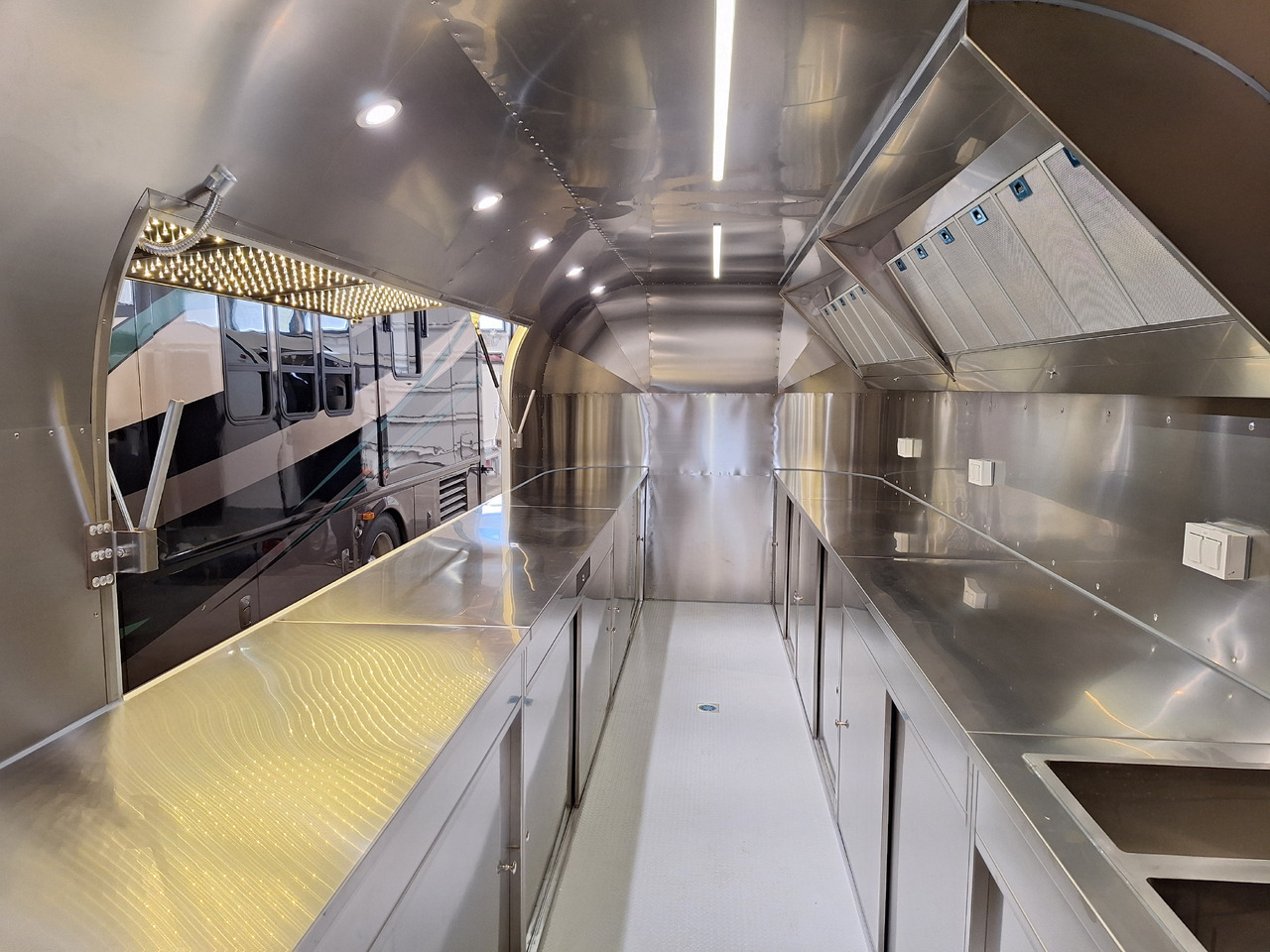 Deli Star Trailer American 6000 - EU Standards - Търговска каравана: снимка 3 Deli Star Trailer American 6000 - EU Standards - Търговска каравана: снимка 3
