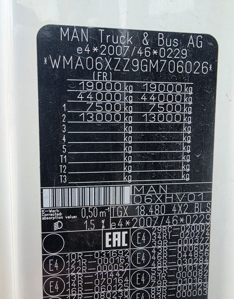 Влекач MAN TGX 18.480: снимка 11 Влекач MAN TGX 18.480: снимка 11