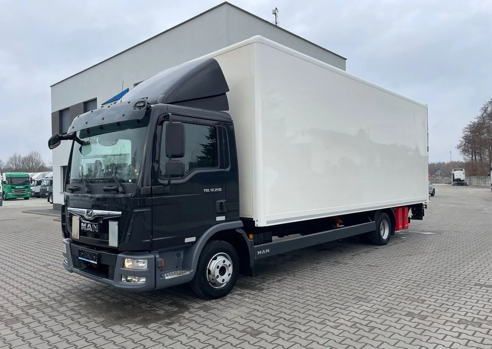 MAN TGL 12.250, KONTENER 7,3m ( 18 europalet ) - Камион фургон: снимка 3 MAN TGL 12.250, KONTENER 7,3m ( 18 europalet ) - Камион фургон: снимка 3