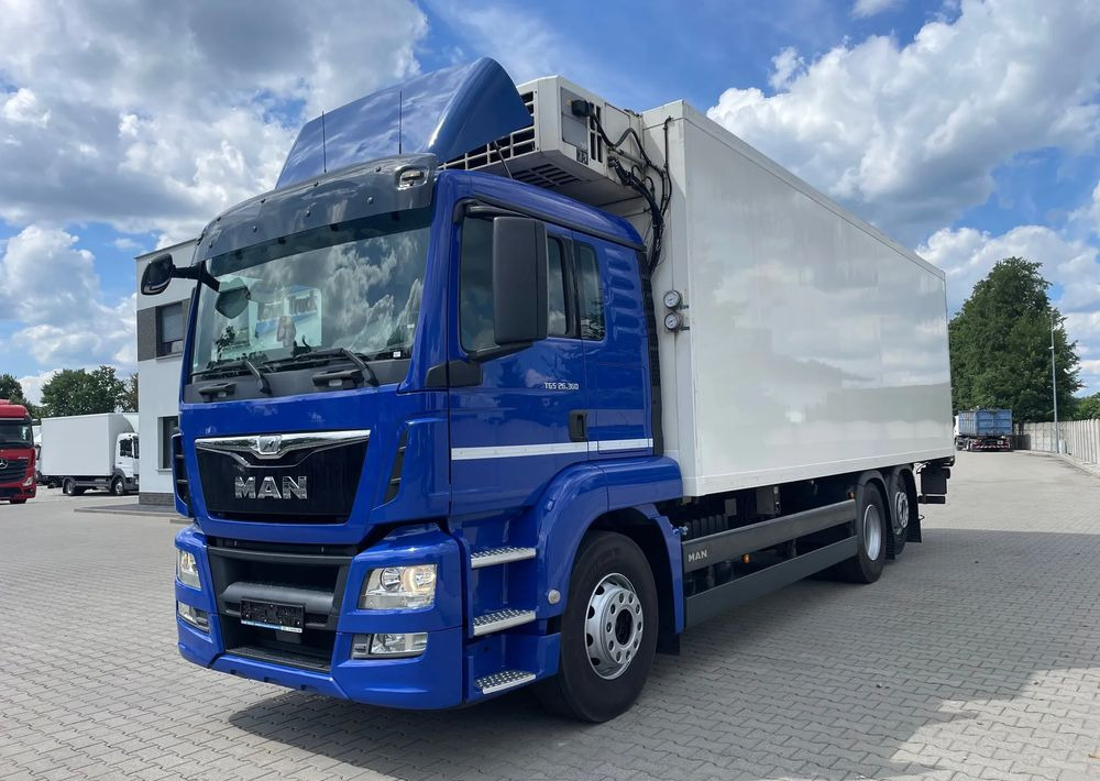 MAN TGS 26.360 CHŁODNIA 8,10m ( 20 europalet ) - Рефрижератор камион: снимка 2 MAN TGS 26.360 CHŁODNIA 8,10m ( 20 europalet ) - Рефрижератор камион: снимка 2