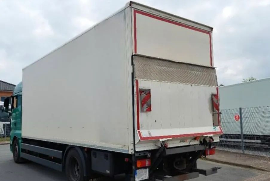 MAN TGX 18.420/ KONTENER 7,2m - Камион фургон: снимка 4 MAN TGX 18.420/ KONTENER 7,2m - Камион фургон: снимка 4
