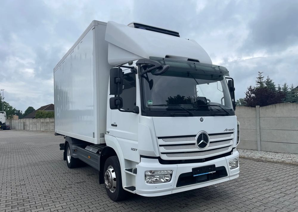 Mercedes-Benz ATEGO 1227 CHŁODNIA HAKOWA / HAKÓWKA - Рефрижератор камион: снимка 3 Mercedes-Benz ATEGO 1227 CHŁODNIA HAKOWA / HAKÓWKA - Рефрижератор камион: снимка 3
