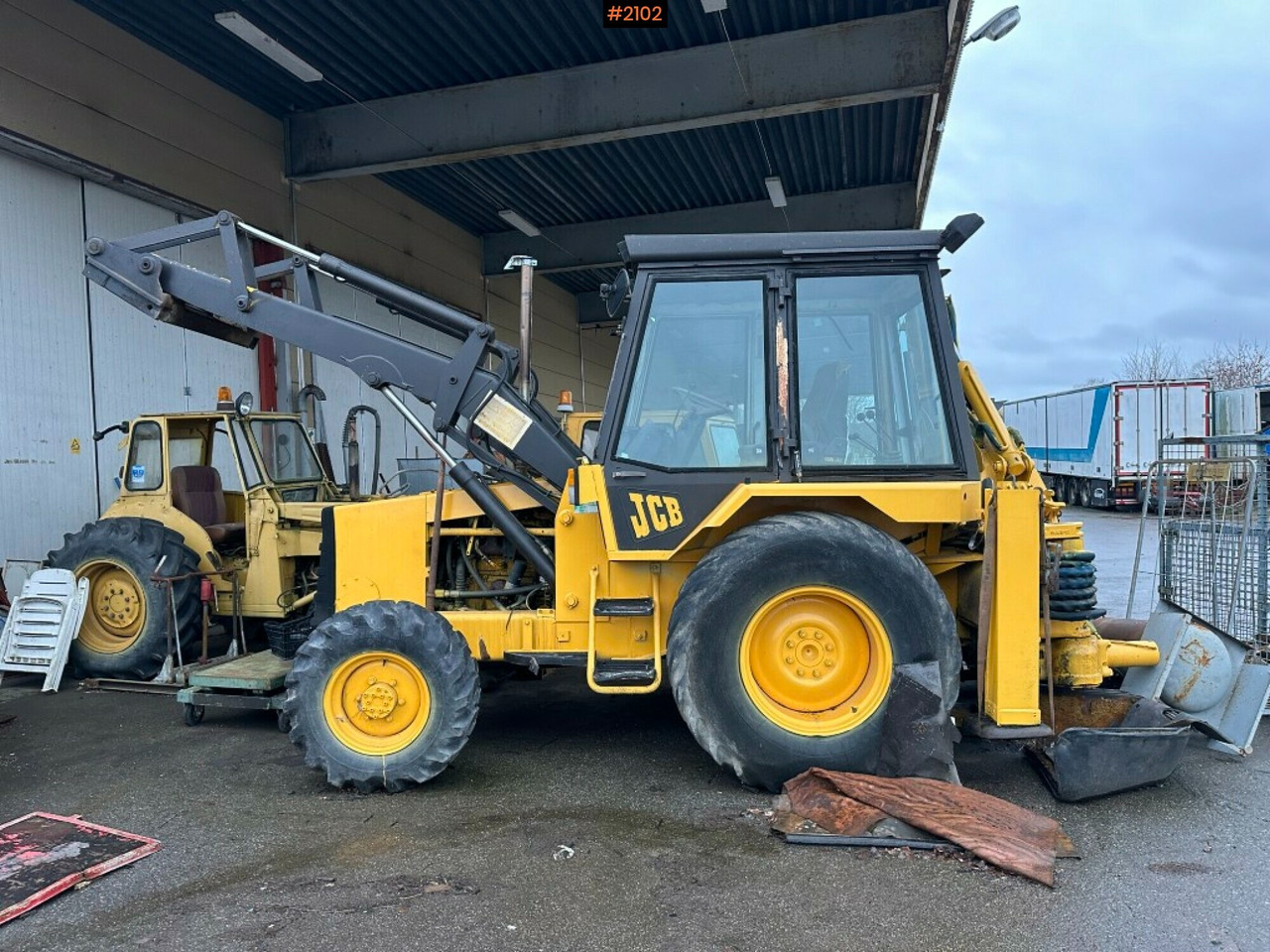 Backhoe loader JCB 3D-4 Rep. object - Трактор: снимка 2 Backhoe loader JCB 3D-4 Rep. object - Трактор: снимка 2
