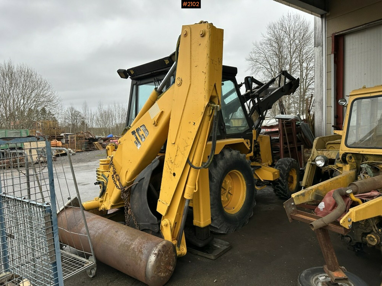 Backhoe loader JCB 3D-4 Rep. object - Трактор: снимка 4 Backhoe loader JCB 3D-4 Rep. object - Трактор: снимка 4