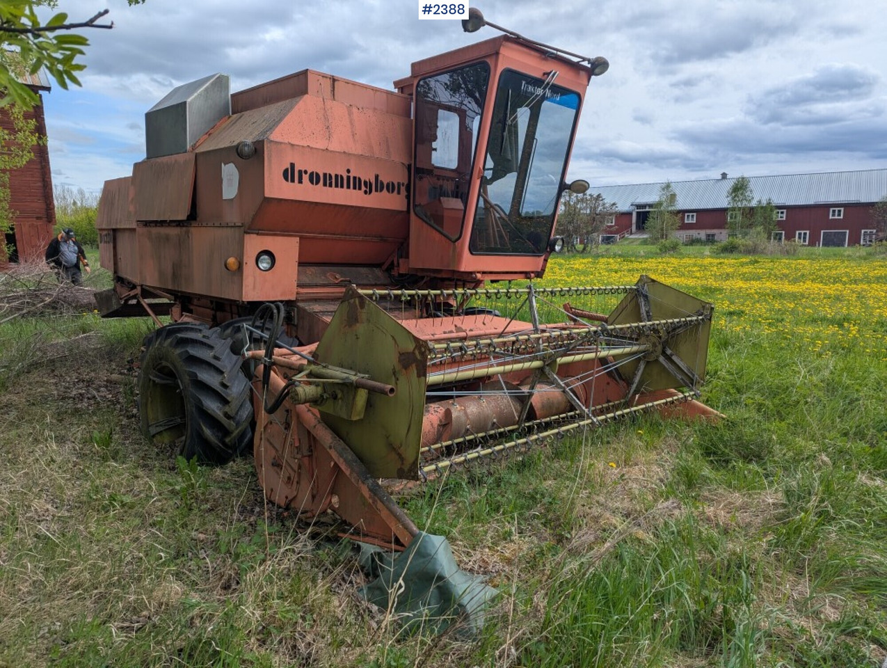 Combine harvester Dronningborg D1250 - Зърнокомбайн: снимка 1 Combine harvester Dronningborg D1250 - Зърнокомбайн: снимка 1