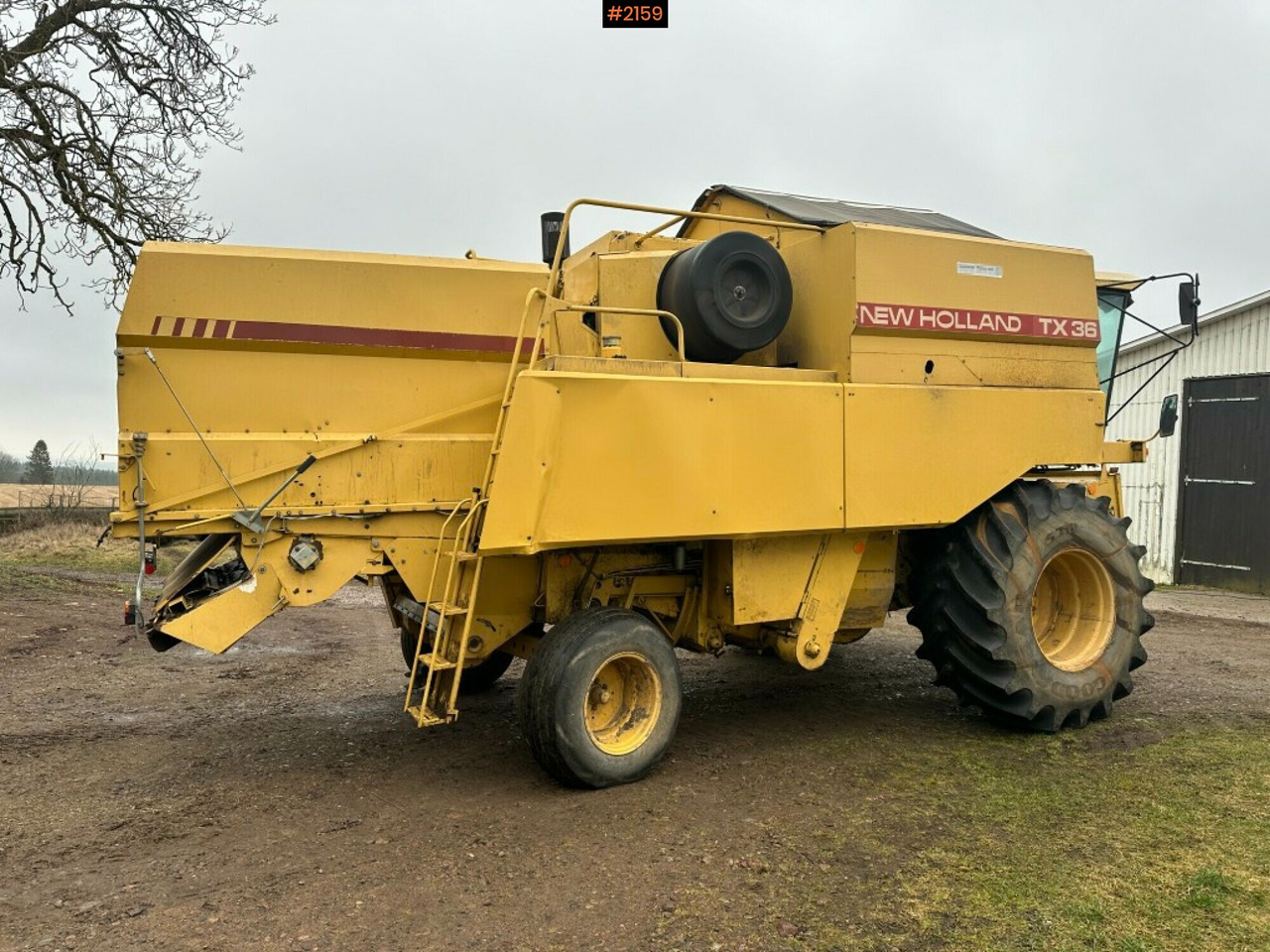 Combine harvester New Holland TX36 20 ft header with wagon (see video) - Зърнокомбайн: снимка 4 Combine harvester New Holland TX36 20 ft header with wagon (see video) - Зърнокомбайн: снимка 4