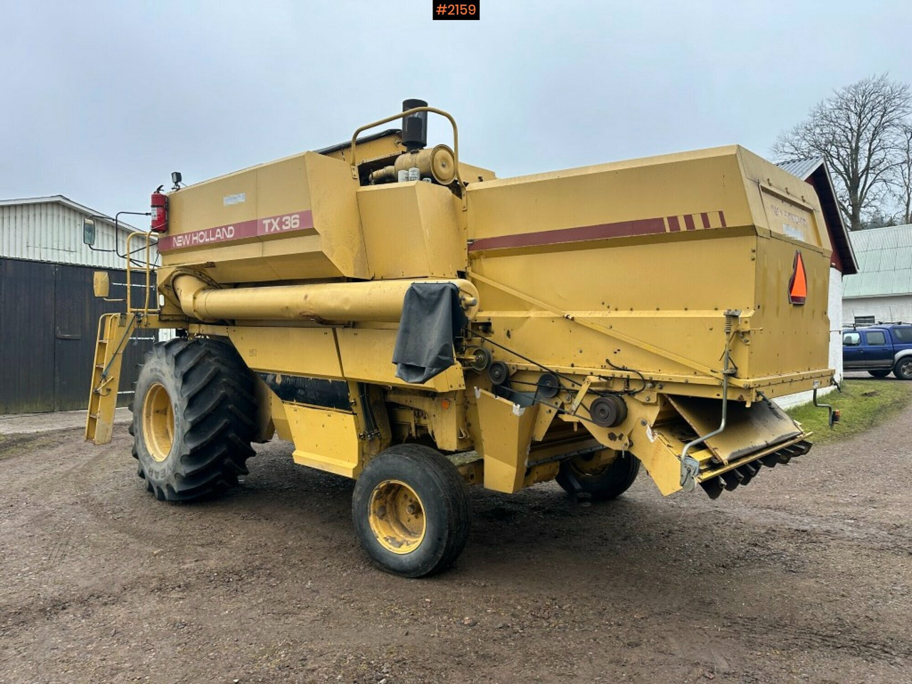 Combine harvester New Holland TX36 20 ft header with wagon (see video) - Зърнокомбайн: снимка 5 Combine harvester New Holland TX36 20 ft header with wagon (see video) - Зърнокомбайн: снимка 5