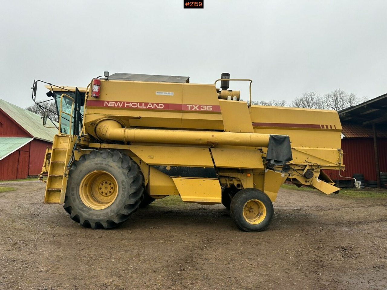 Combine harvester New Holland TX36 20 ft header with wagon (see video) - Зърнокомбайн: снимка 3 Combine harvester New Holland TX36 20 ft header with wagon (see video) - Зърнокомбайн: снимка 3