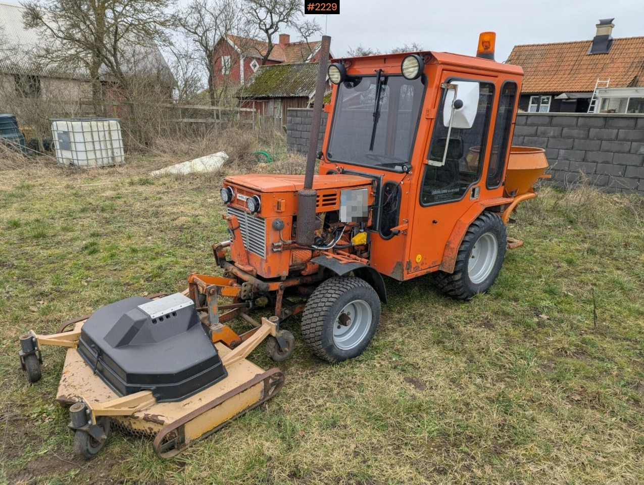 Tractor Holder P60 with multiple implements - Трактор: снимка 1 Tractor Holder P60 with multiple implements - Трактор: снимка 1