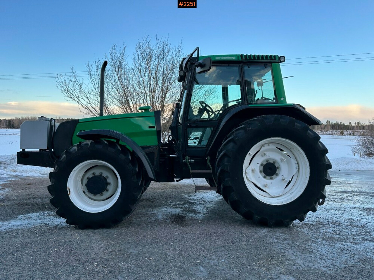 Valtra X110 waiststeering tractor with twintrac - Трактор: снимка 3 Valtra X110 waiststeering tractor with twintrac - Трактор: снимка 3