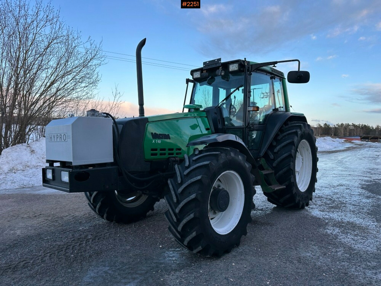 Valtra X110 waiststeering tractor with twintrac - Трактор: снимка 2 Valtra X110 waiststeering tractor with twintrac - Трактор: снимка 2