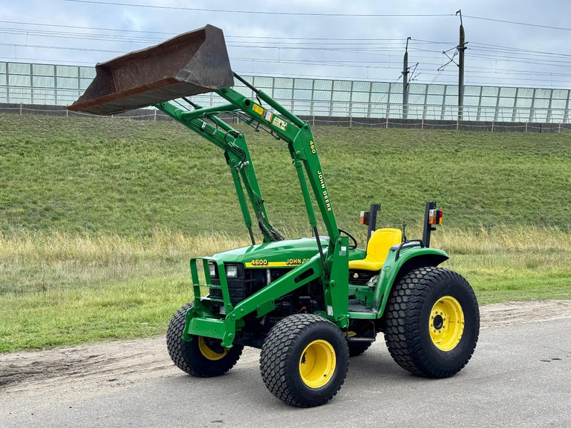 John Deere 4600 compact met voorlader 4X4 hydrostaat GEEN BTW 4600 - Трактор: снимка 1 John Deere 4600 compact met voorlader 4X4 hydrostaat GEEN BTW 4600 - Трактор: снимка 1
