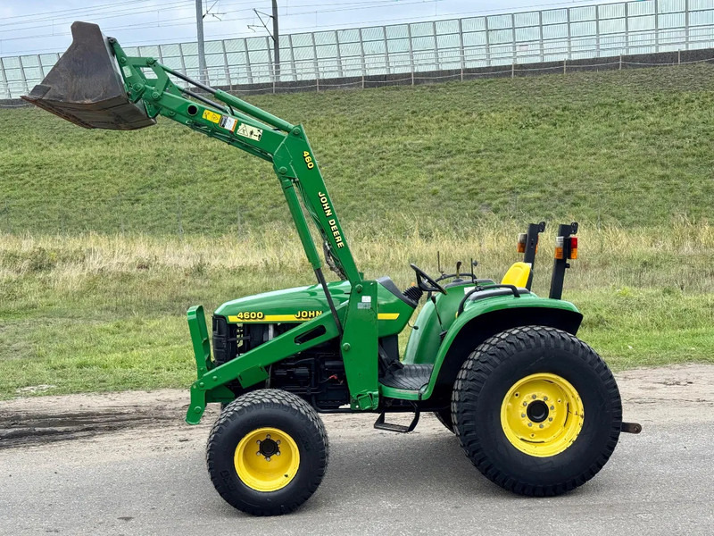 John Deere 4600 compact met voorlader 4X4 hydrostaat GEEN BTW 4600 - Трактор: снимка 2 John Deere 4600 compact met voorlader 4X4 hydrostaat GEEN BTW 4600 - Трактор: снимка 2