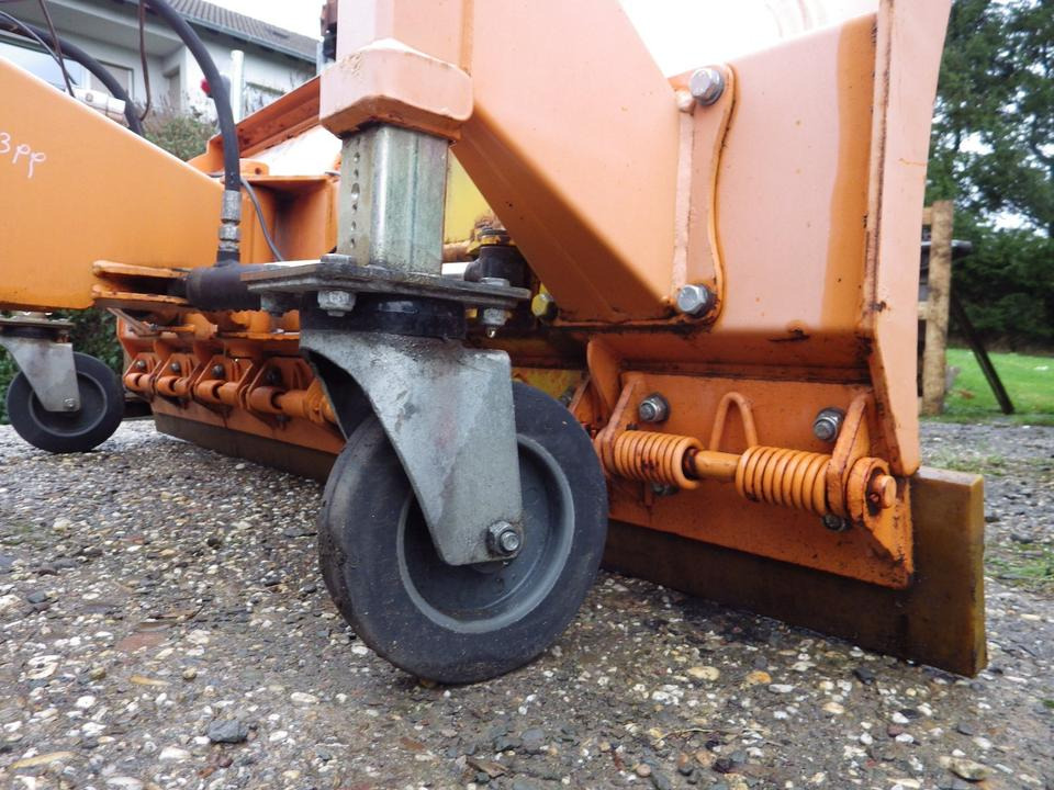 Schneeschild + Kehrmaschine für KRAMER 350 180 112 - Гребло за сняг: снимка 5 Schneeschild + Kehrmaschine für KRAMER 350 180 112 - Гребло за сняг: снимка 5