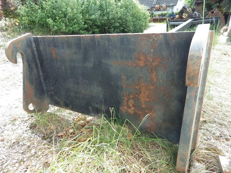 Silokamm Kornschieber Verlängerung an Volvo L30 / Cat 906 908 - Оборудване за силаж: снимка 2 Silokamm Kornschieber Verlängerung an Volvo L30 / Cat 906 908 - Оборудване за силаж: снимка 2