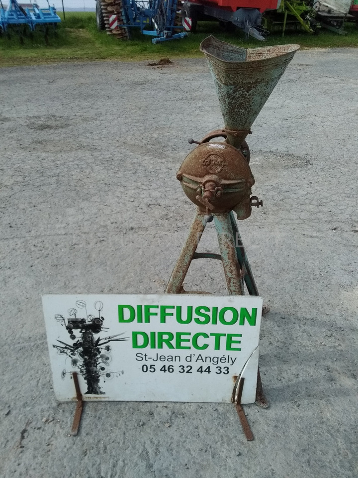 CRIQUET MOULIN A FARINE - Оборудване след прибиране на реколтата: снимка 1 CRIQUET MOULIN A FARINE - Оборудване след прибиране на реколтата: снимка 1