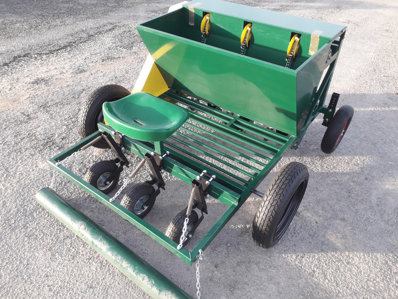 GARMACH Planteuse Ail-Oignon-Echalote AGP 3 R - Картофосадачка: снимка 1 GARMACH Planteuse Ail-Oignon-Echalote AGP 3 R - Картофосадачка: снимка 1