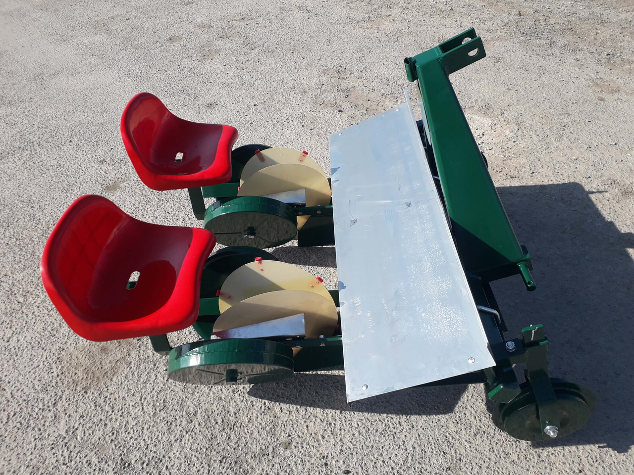 GARMACH Transplanteur à Mini-Mottes 2 rangs - Картофосадачка: снимка 3 GARMACH Transplanteur à Mini-Mottes 2 rangs - Картофосадачка: снимка 3