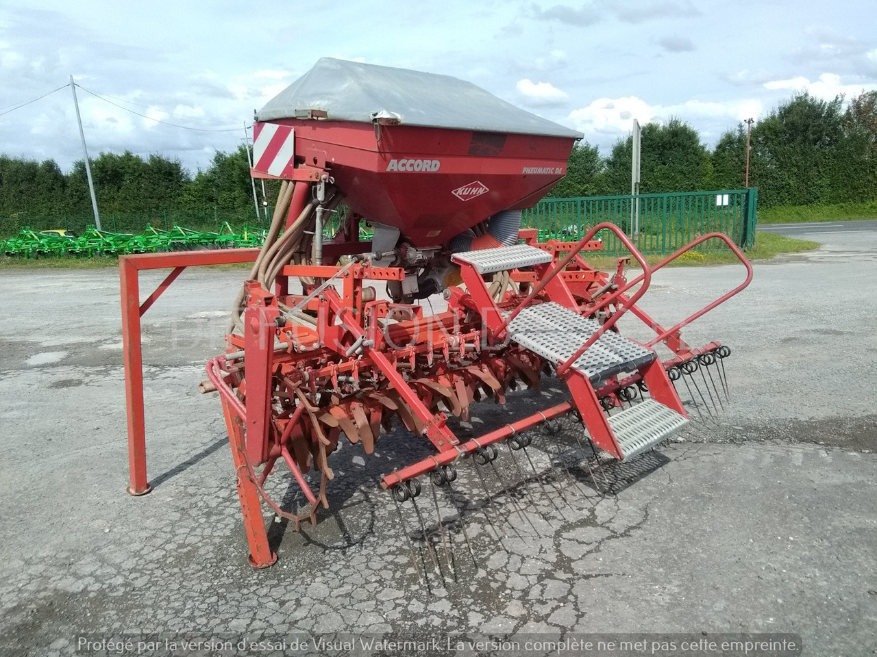 KUHN SEMOIR EN LIGNE ACCORD PNEUMATIC - Комбинирана сеялка: снимка 2 KUHN SEMOIR EN LIGNE ACCORD PNEUMATIC - Комбинирана сеялка: снимка 2