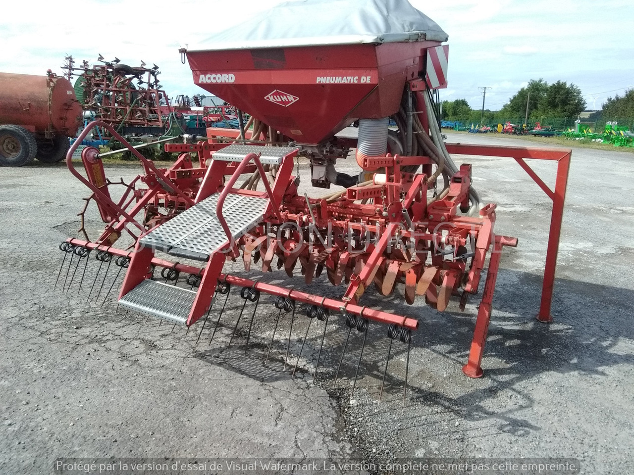 KUHN SEMOIR EN LIGNE ACCORD PNEUMATIC - Комбинирана сеялка: снимка 3 KUHN SEMOIR EN LIGNE ACCORD PNEUMATIC - Комбинирана сеялка: снимка 3