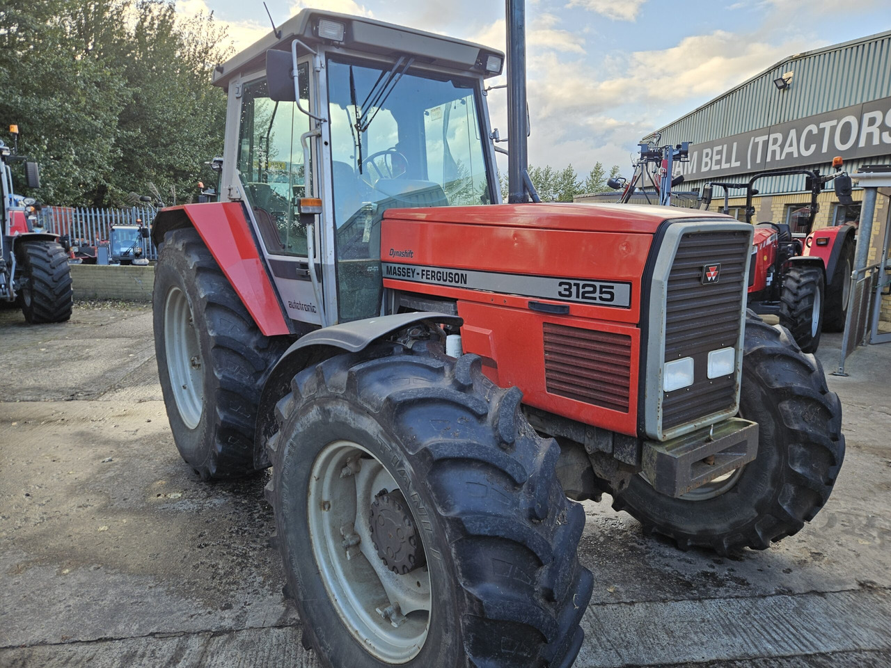 1993 MF 3125 Dynashift - Трактор: снимка 1 1993 MF 3125 Dynashift - Трактор: снимка 1