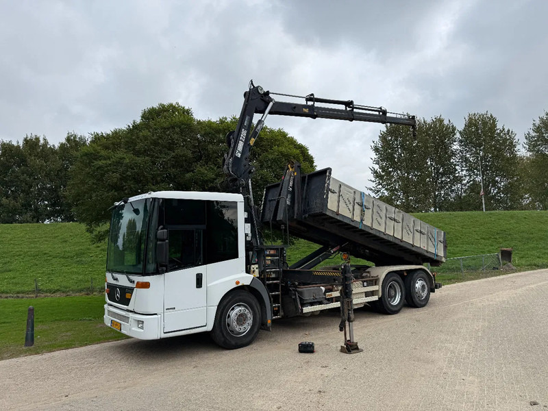 Mercedes-Benz Econic Hiab 220 Hooklift 6x2 - Камион с кран: снимка 1 Mercedes-Benz Econic Hiab 220 Hooklift 6x2 - Камион с кран: снимка 1