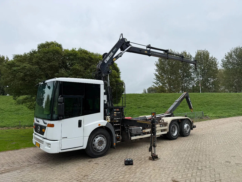 Mercedes-Benz Econic Hiab 220-Hooklift-6x2-Remote - Камион с кран: снимка 1 Mercedes-Benz Econic Hiab 220-Hooklift-6x2-Remote - Камион с кран: снимка 1