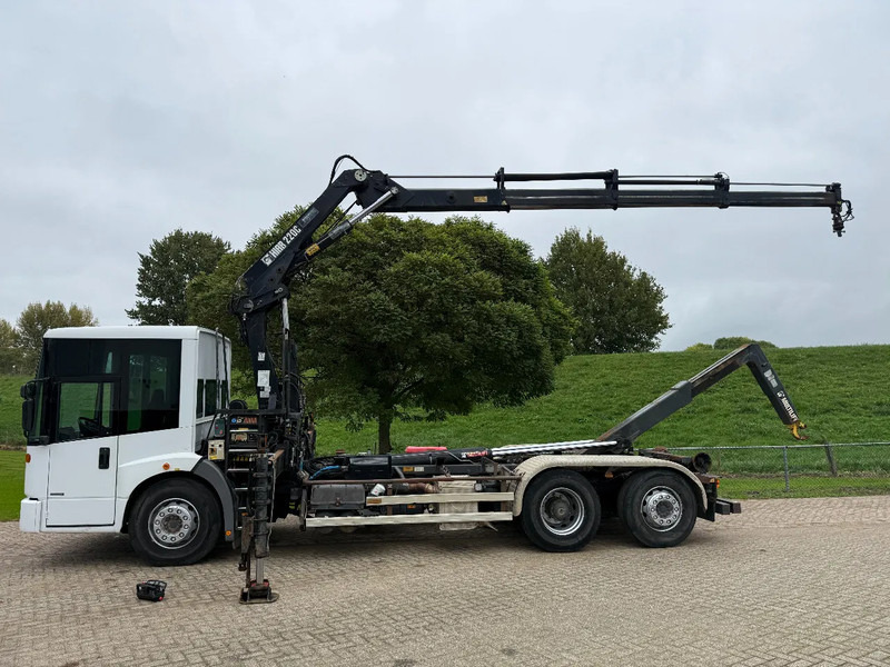 Mercedes-Benz Econic Hiab 220-Hooklift-6x2-Remote - Камион с кран: снимка 2 Mercedes-Benz Econic Hiab 220-Hooklift-6x2-Remote - Камион с кран: снимка 2