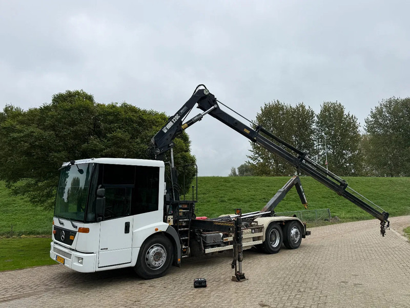 Mercedes-Benz Econic Hiab 220-Hooklift-6x2-Remote - Камион с кран: снимка 4 Mercedes-Benz Econic Hiab 220-Hooklift-6x2-Remote - Камион с кран: снимка 4