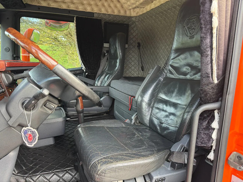 Влекач Scania R560 V8 Manual-Retarder-6x2 TOP NL TRUCK: снимка 17 Влекач Scania R560 V8 Manual-Retarder-6x2 TOP NL TRUCK: снимка 17