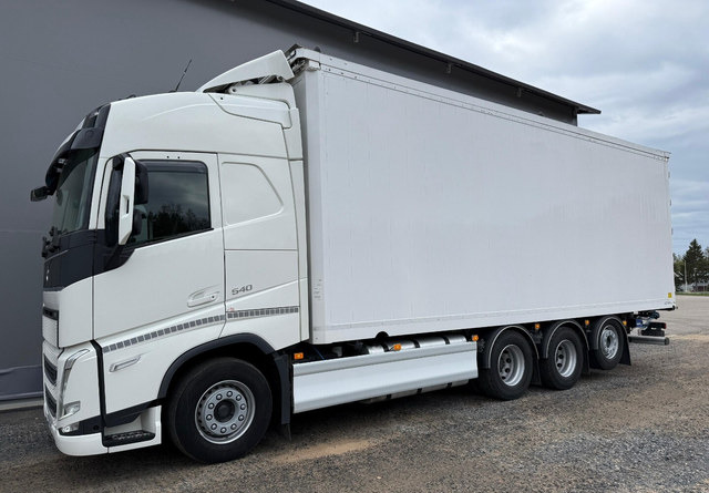 Volvo FH 540 8x4 66m3 - Камион фургон: снимка 2 Volvo FH 540 8x4 66m3 - Камион фургон: снимка 2
