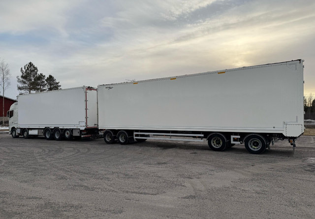 Volvo FH16 - Камион фургон: снимка 4 Volvo FH16 - Камион фургон: снимка 4
