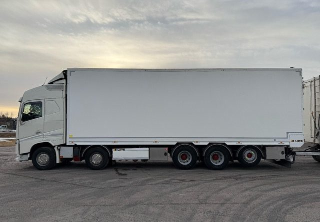 Volvo FH16 - Камион фургон: снимка 2 Volvo FH16 - Камион фургон: снимка 2