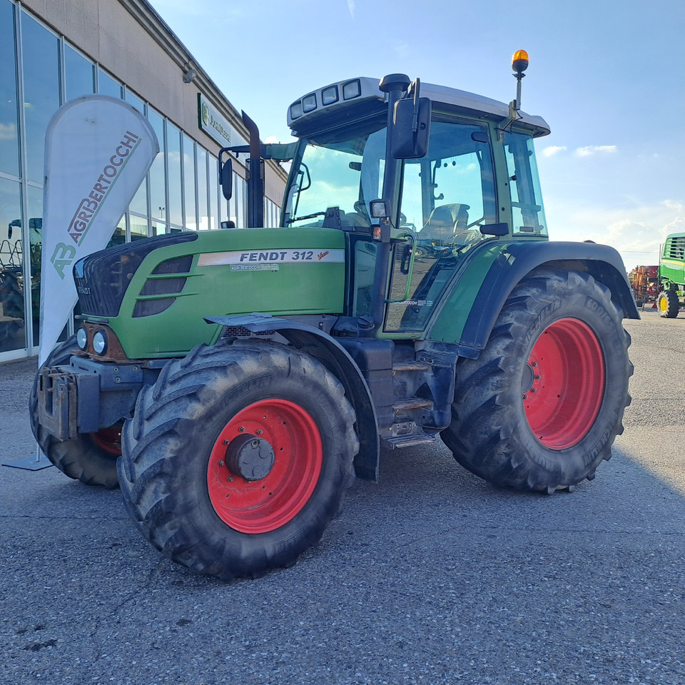 FENDT 312 VARIO - Трактор: снимка 1 FENDT 312 VARIO - Трактор: снимка 1