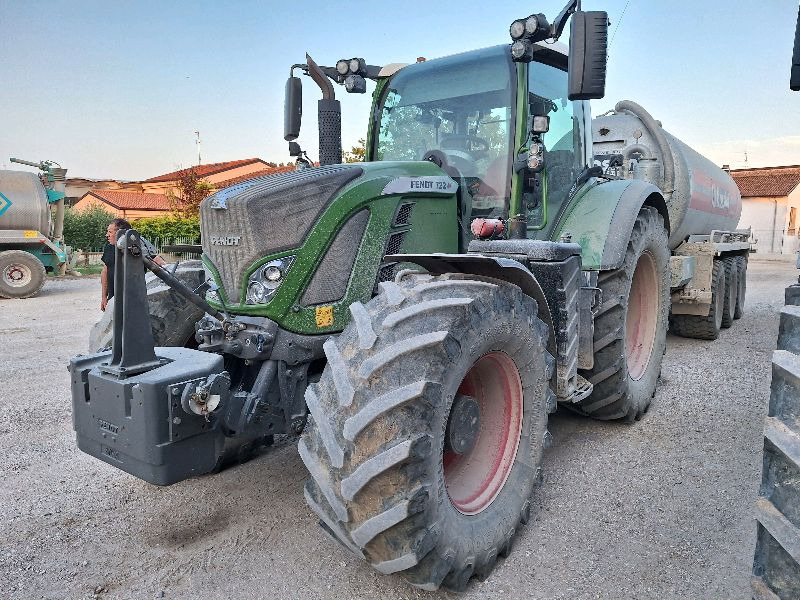 FENDT 720 VARIO - Трактор: снимка 2 FENDT 720 VARIO - Трактор: снимка 2
