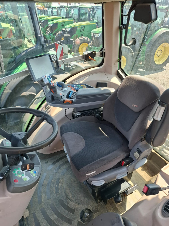 FENDT 828 VARIO PROFIPLUS - Трактор: снимка 2 FENDT 828 VARIO PROFIPLUS - Трактор: снимка 2