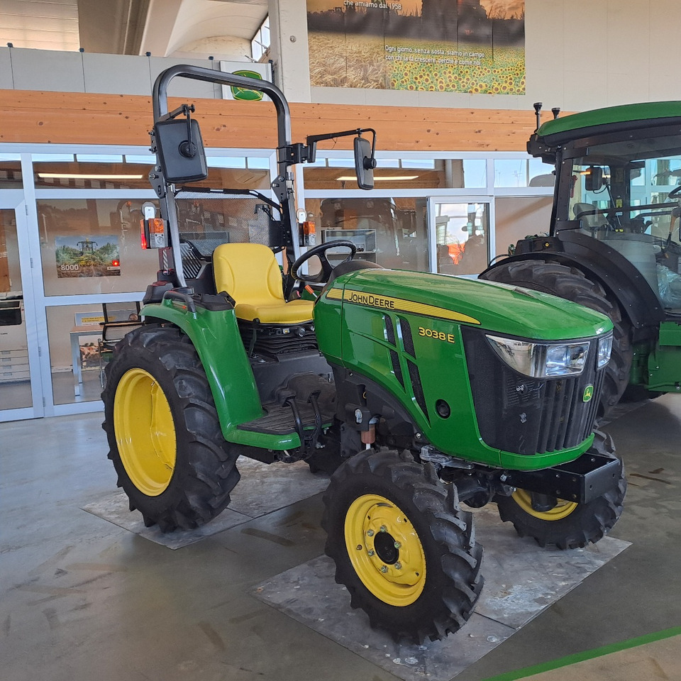 JOHN DEERE 3038E COMPATTO - Трактор: снимка 3 JOHN DEERE 3038E COMPATTO - Трактор: снимка 3