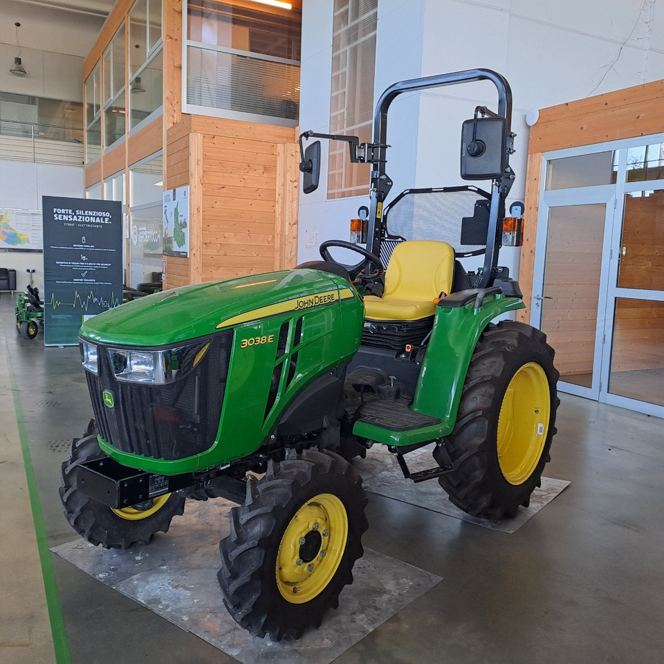 JOHN DEERE 3038E COMPATTO - Трактор: снимка 1 JOHN DEERE 3038E COMPATTO - Трактор: снимка 1