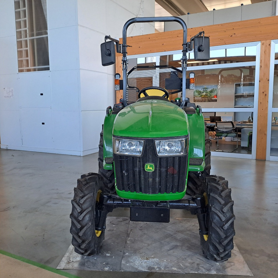 JOHN DEERE 3038E COMPATTO - Трактор: снимка 2 JOHN DEERE 3038E COMPATTO - Трактор: снимка 2
