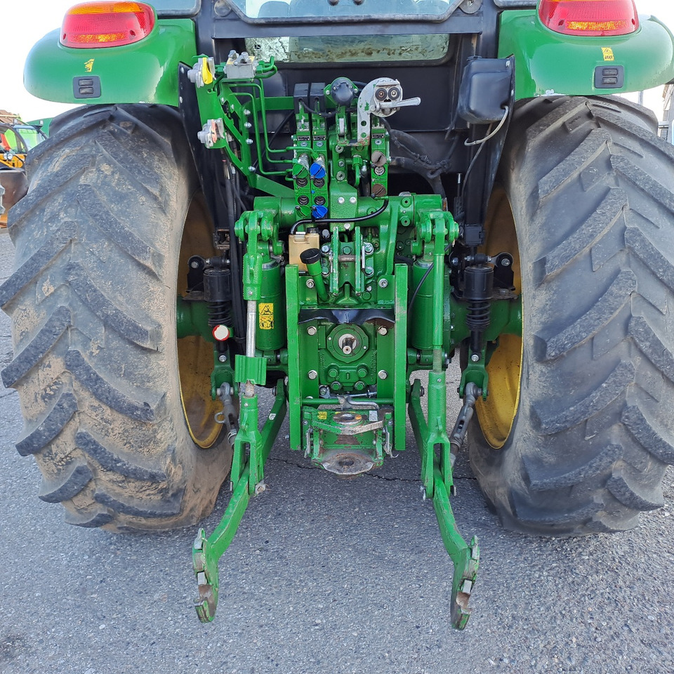 JOHN DEERE 5125R - Трактор: снимка 5 JOHN DEERE 5125R - Трактор: снимка 5