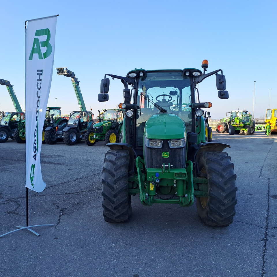 JOHN DEERE 5125R - Трактор: снимка 3 JOHN DEERE 5125R - Трактор: снимка 3