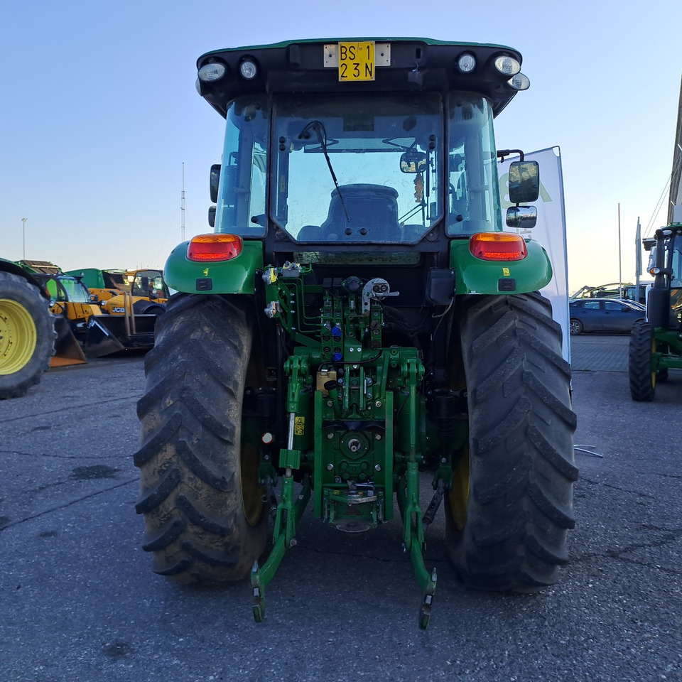 JOHN DEERE 5125R - Трактор: снимка 4 JOHN DEERE 5125R - Трактор: снимка 4