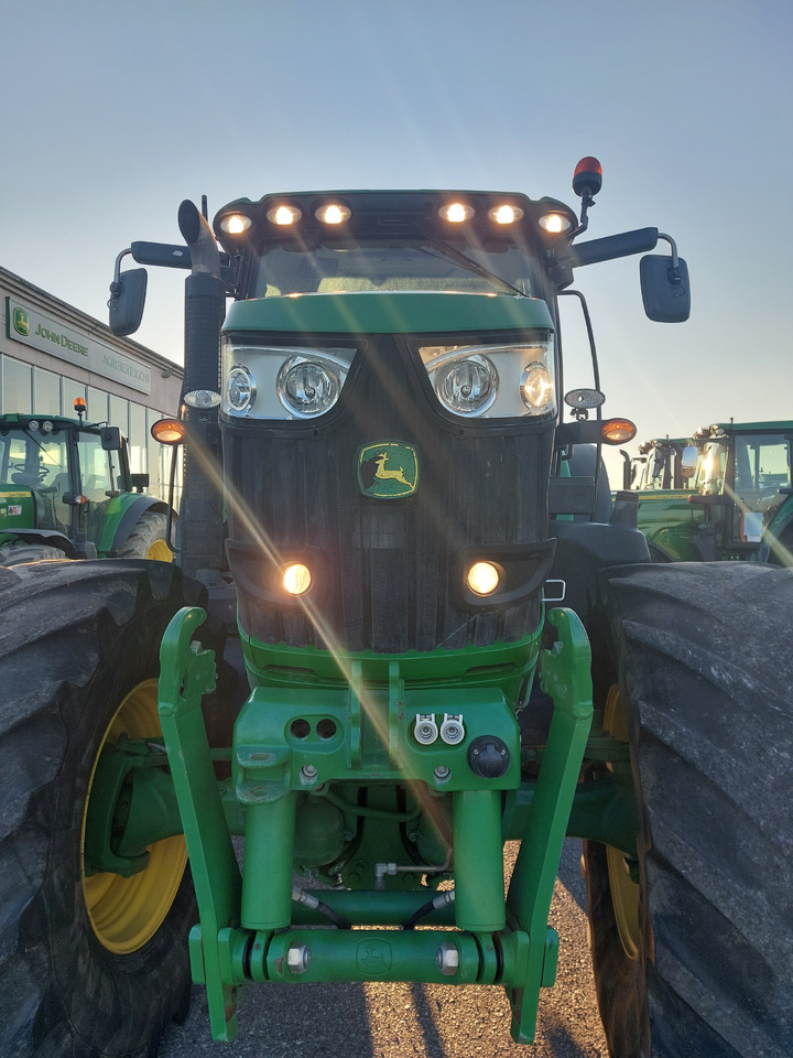 JOHN DEEREE 6210R - Трактор: снимка 4 JOHN DEEREE 6210R - Трактор: снимка 4
