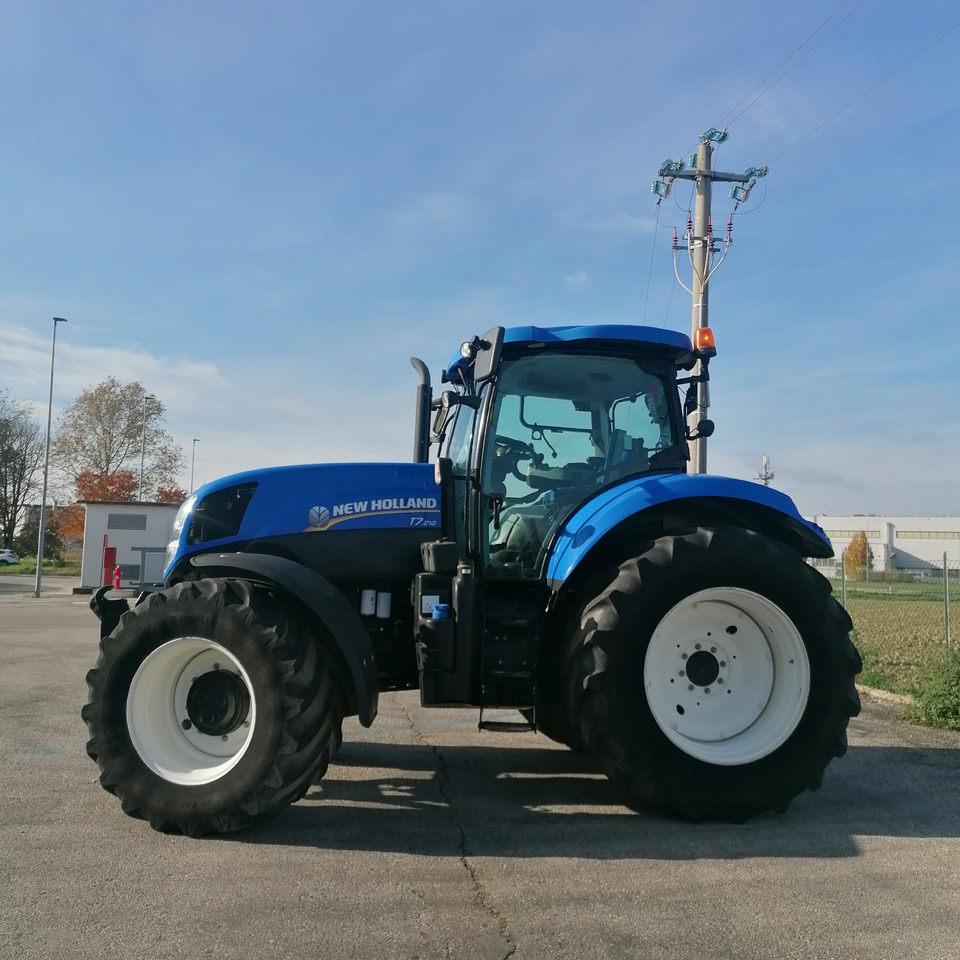 NEW HOLLAND T7 210 - Трактор: снимка 2 NEW HOLLAND T7 210 - Трактор: снимка 2