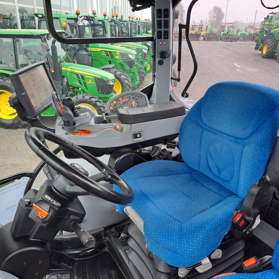 NEW HOLLAND T7.270 BLUEPOWER - ASTA AGRIBERTOCCHI - Трактор: снимка 4 NEW HOLLAND T7.270 BLUEPOWER - ASTA AGRIBERTOCCHI - Трактор: снимка 4
