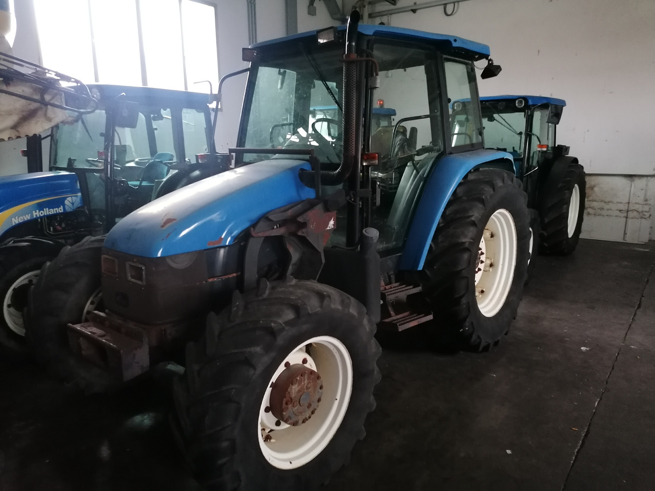 NEW HOLLAND TL 90 - Трактор: снимка 3 NEW HOLLAND TL 90 - Трактор: снимка 3