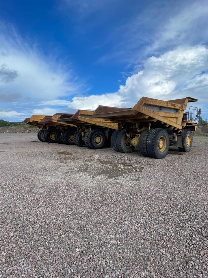Komatsu HD 465-7E0, 2x HD 405-6, total 3 pcs - Кариерен самосвал: снимка 2 Komatsu HD 465-7E0, 2x HD 405-6, total 3 pcs - Кариерен самосвал: снимка 2